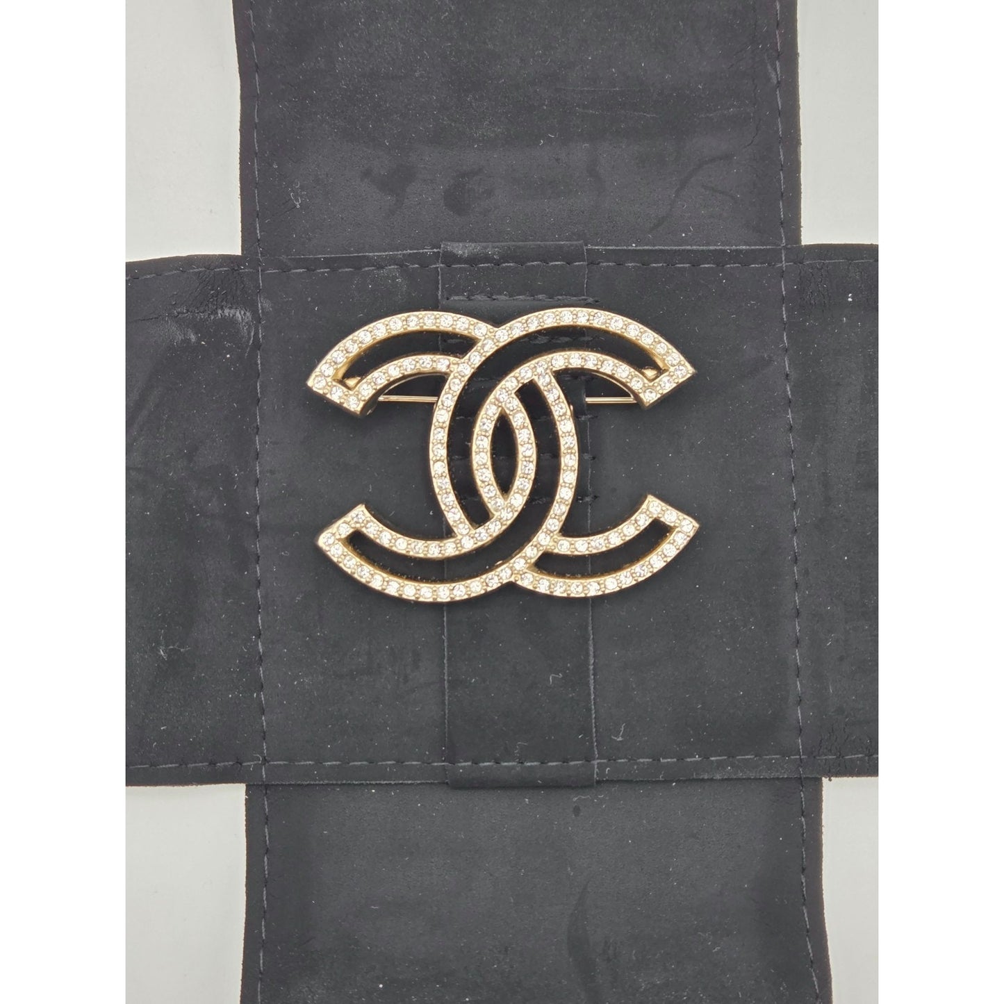 Chanel CC Logo Shaped Brooch Pin Rhinstone Crystal Details Jewelry Silver Tone