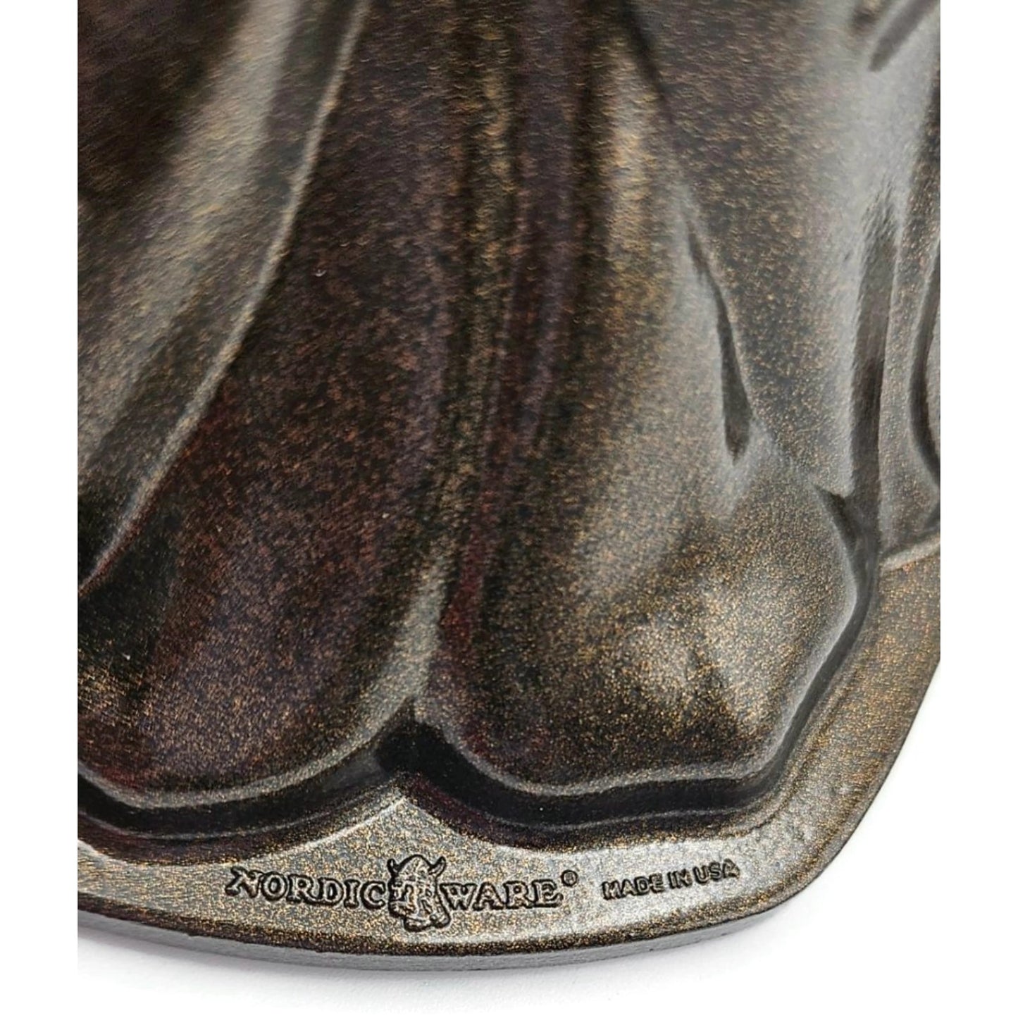 Bundt Harvest Leaves Cake Pan Non Stick 9 Cup Heavy Cast Aluminum Nordic Ware