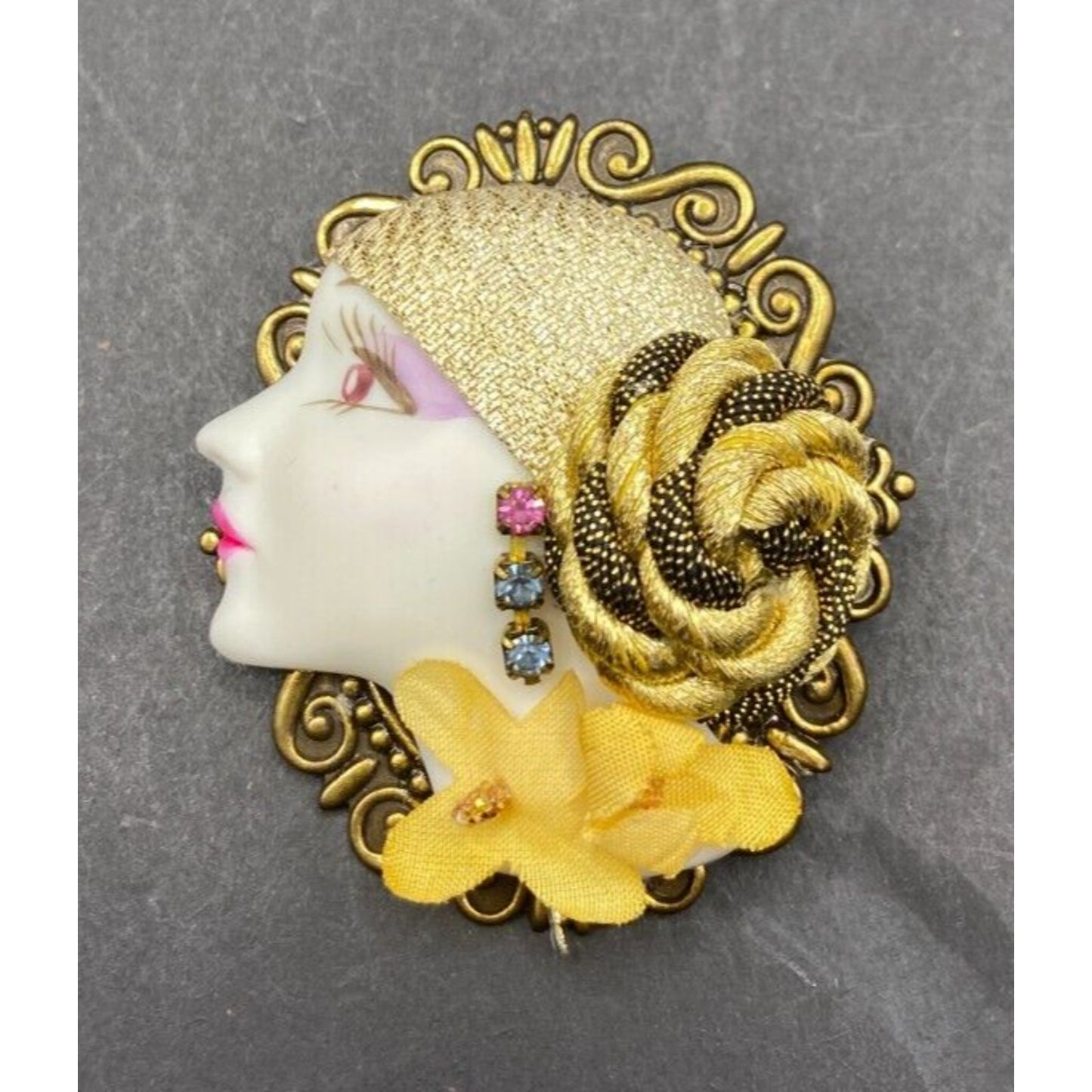 Vintage Porcelain Lady Cameo Brooch Rhinestones Gold Tone Metal Filigree