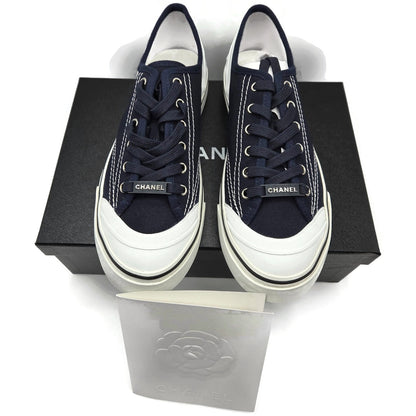 CHANEL Navy Fabric Sneakers Womens Size 40 White Sole Lace Up Low Top Box G34760