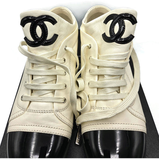 Chanel 14B Lace Up Sneakers White Black Cap Toe CC Logo Womens Size 41 New