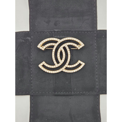 Chanel CC Logo Shaped Brooch Pin Rhinstone Crystal Details Jewelry Silver Tone