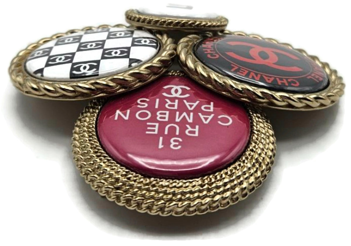 Chanel 4 Charm Cluster Brooch Pin 31 Rue Cambon No 5 Printemps Gold Enamel 23P2