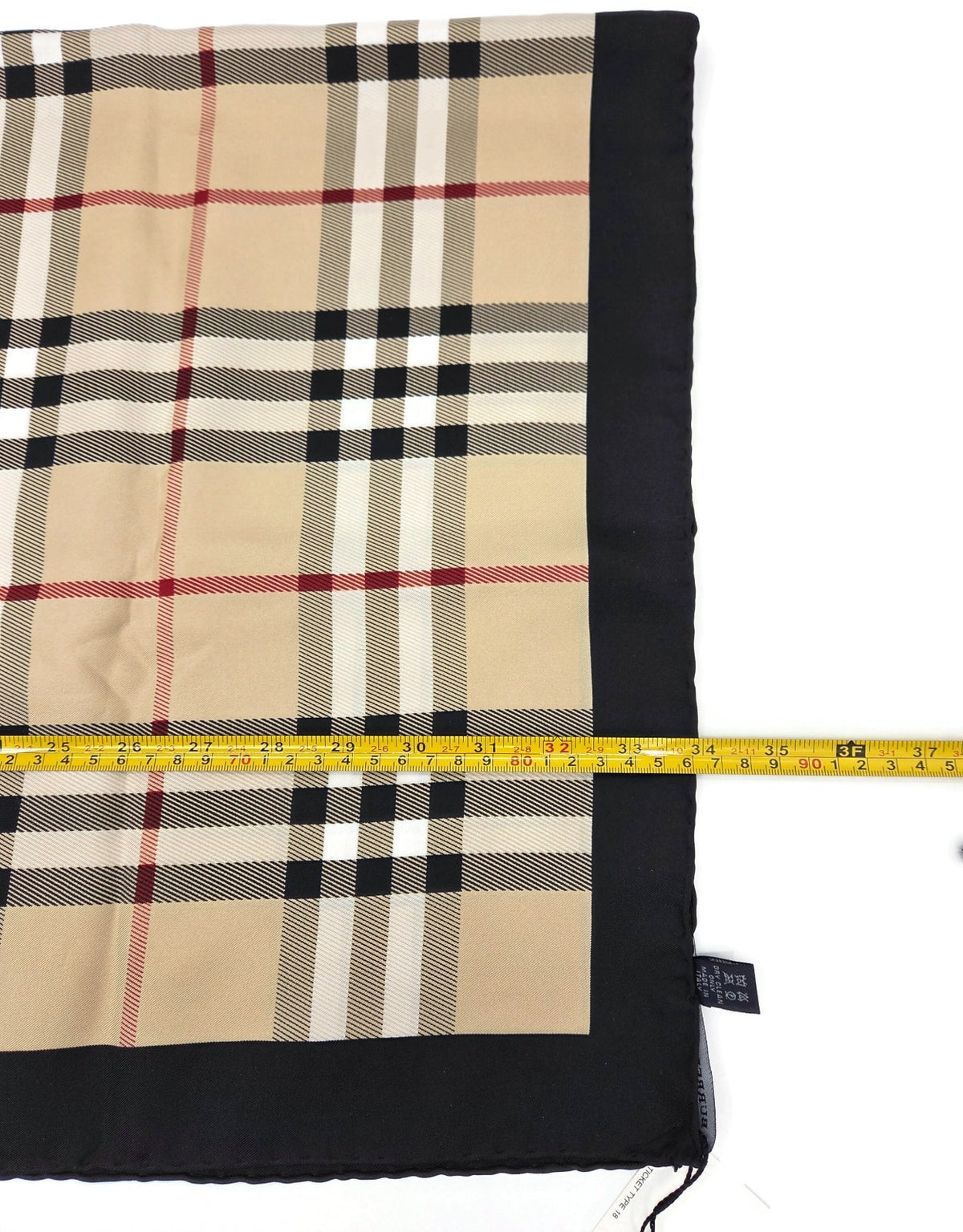 Burberry London Scarf Classic Check  Square Camel Beige New 100% Silk 34 X 345