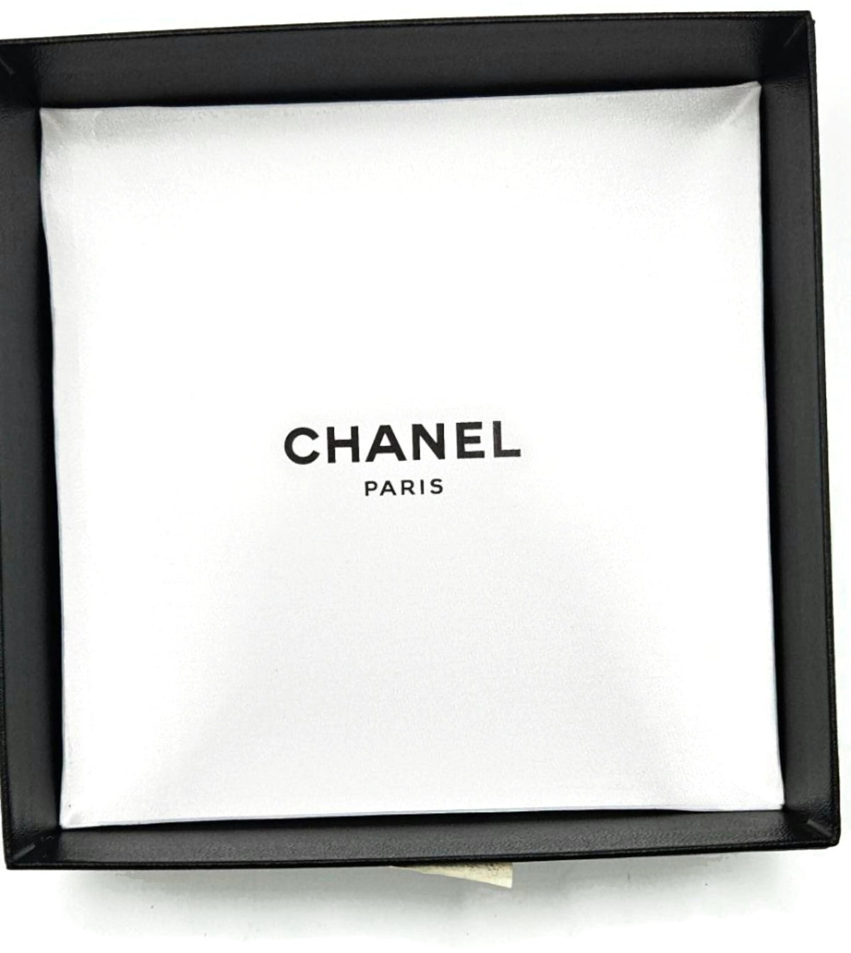 Chanel CC Logo B12A Coco Mademoiselle Figurine Charm Pendant Necklace Gold Pearl12