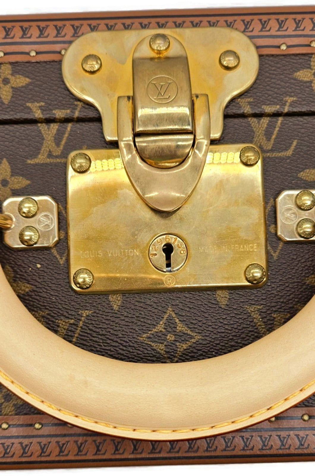 Louis Vuitton Bisten 70 Monogram Canvas Hard Sided Suitcase M21324 Keys Cover4