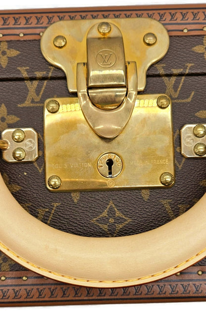 Louis Vuitton Bisten 70 Monogram Canvas Hard Sided Suitcase M21324 Keys Cover4
