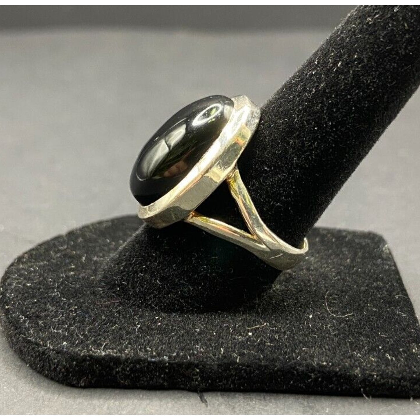 Black Onyx Cocktail Ring Oval Cabochon Gemstone Silver Tone Metal Size 7