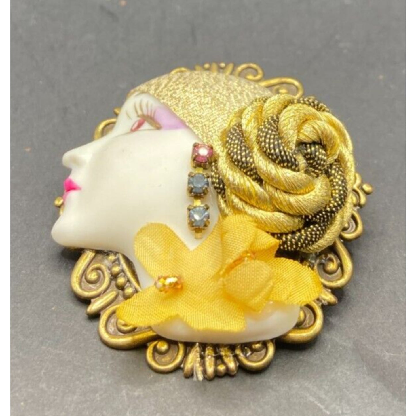 Vintage Porcelain Lady Cameo Brooch Rhinestones Gold Tone Metal Filigree