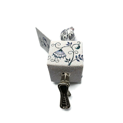 Patricia Breen Pop Goes the Chameleon Chinoiserie Floral Christmas Ornament 2782