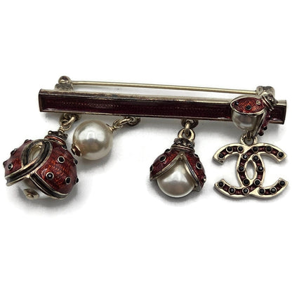 Chanel Gold Enamel Ladybug & Pearl Dangling Brooch A97981 Z5712 Spring 2018 VTG