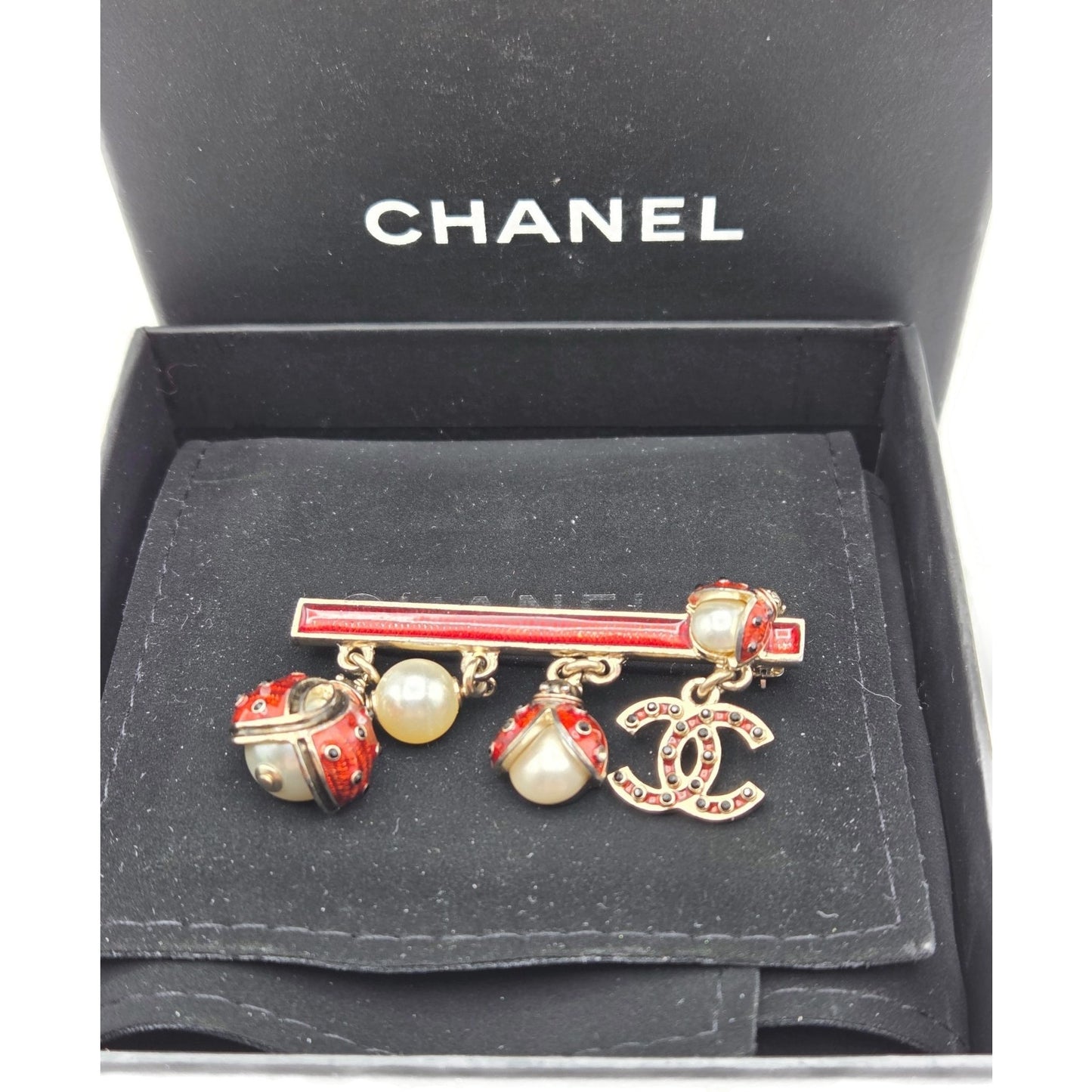 Chanel Gold Enamel Ladybug & Pearl Dangling Brooch A97981 Z5712 Spring 2018 VTG